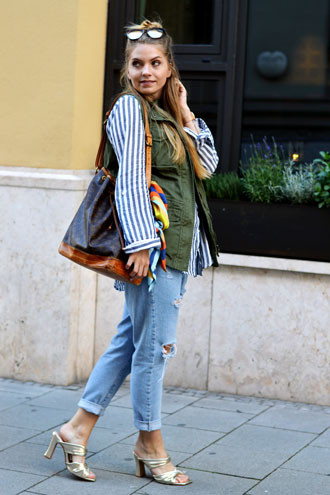 Blue Jeans & golden Heels
